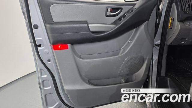 Hyundai Grand Starex 4WD Wagon 12-Seater Modern 2019 — фото 24
