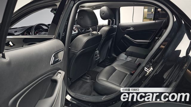 Mercedes-Benz GLA-Class (X156) GLA220 Premium 2018 — фото 12