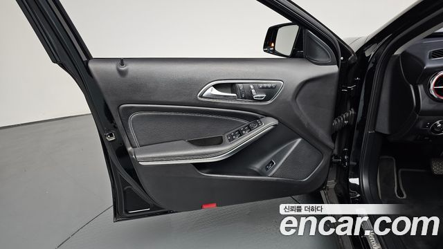 Mercedes-Benz GLA-Class (X156) GLA220 Premium 2018 — фото 24