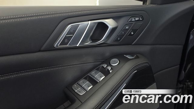 BMW X7 (G07) xDrive 40i Design Pure Excellence 6-Seater 2021 — фото 26