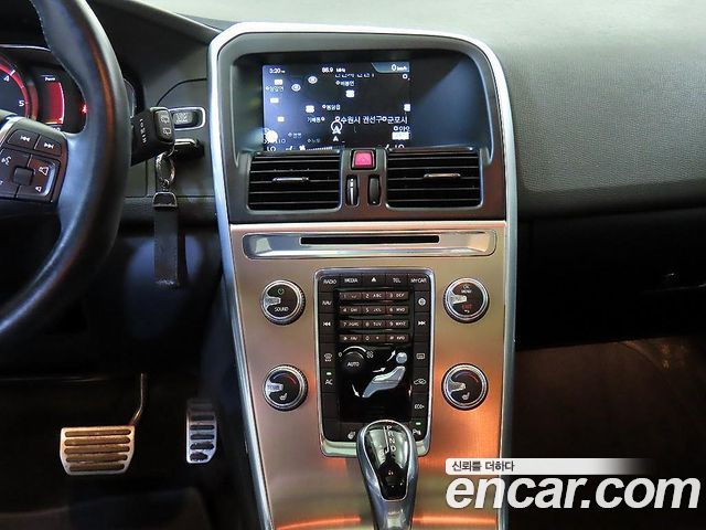Volvo XC60 D3 1st 2016 — фото 15