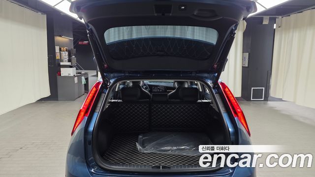 Kia Niro EV Earth 2023 — фото 20