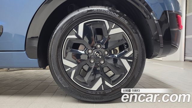Kia Niro EV Earth 2023 — фото 21