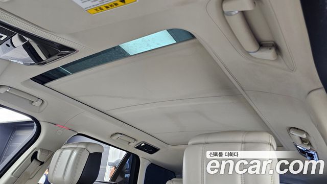 Land Rover Range Rover (IV) 4.4 SDV8 AB DIESEL 2018 — фото 17