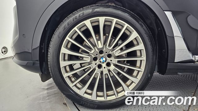 BMW X7 (G07) xDrive 40i Design Pure Excellence 7-Seater 2023 — фото 5