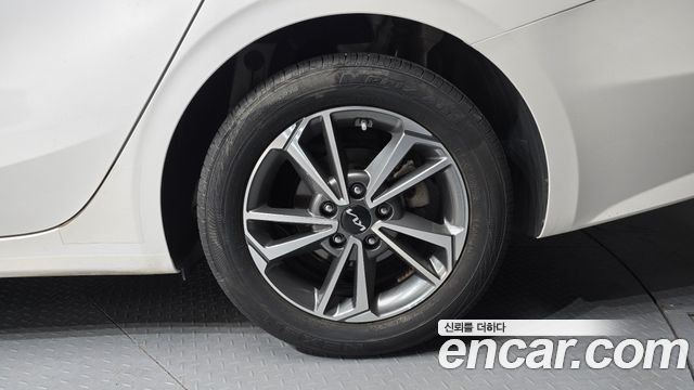 Kia K3 (II) 1.6 Prestige 2023 — фото 24