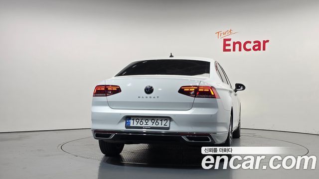 Volkswagen Passat GT (B8) 2.0 TDI Premium 2022 — фото 4