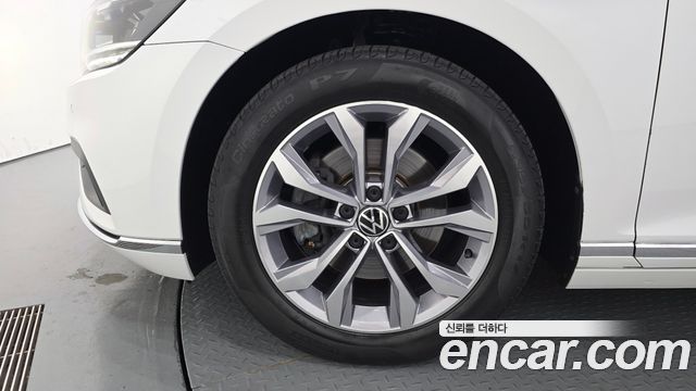 Volkswagen Passat GT (B8) 2.0 TDI Premium 2022 — фото 5