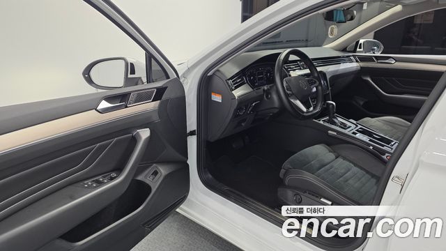 Volkswagen Passat GT (B8) 2.0 TDI Premium 2022 — фото 10