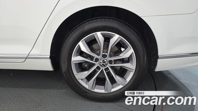 Volkswagen Passat GT (B8) 2.0 TDI Premium 2022 — фото 21