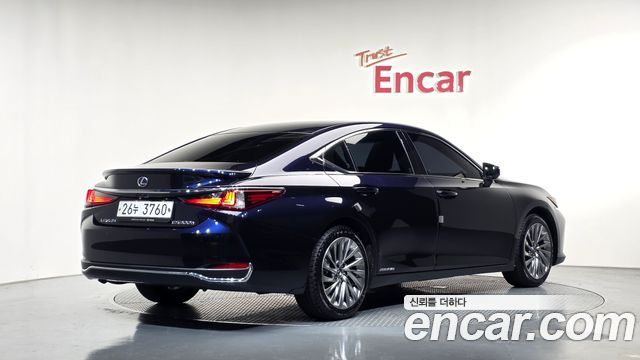 Lexus ES300h (VII) Executive 2019 — фото 2