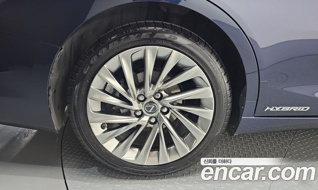 Lexus ES300h (VII) Executive 2019 — фото 5