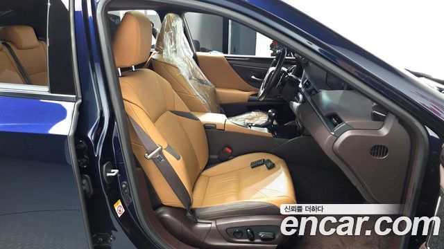 Lexus ES300h (VII) Executive 2019 — фото 26