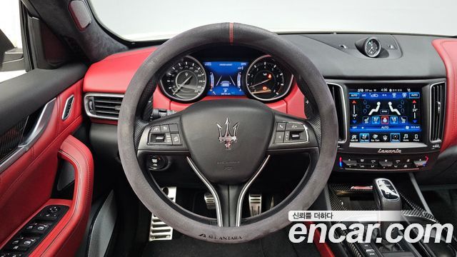 Maserati Levante 3.8 GTS AWD 2020 — фото 13