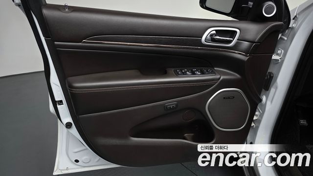 Jeep Grand Cherokee 3.6 Summit WK2 2019 — фото 24