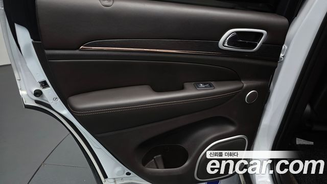Jeep Grand Cherokee 3.6 Summit WK2 2019 — фото 25