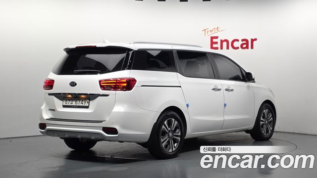 Kia Carnival 9-Seater Luxury 2019 — фото 2