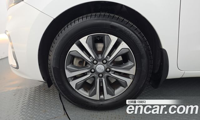 Kia Carnival 9-Seater Luxury 2019 — фото 5