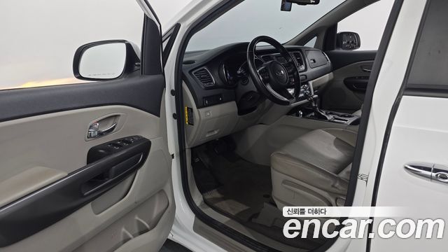 Kia Carnival 9-Seater Luxury 2019 — фото 10
