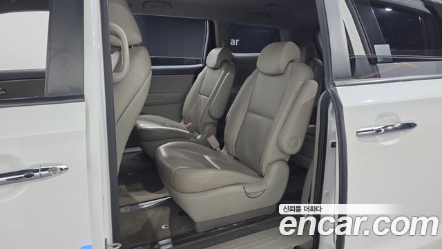 Kia Carnival 9-Seater Luxury 2019 — фото 11