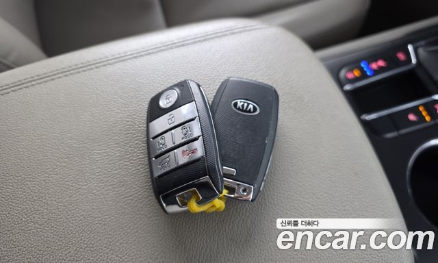 Kia Carnival 9-Seater Luxury 2019 — фото 18