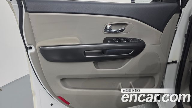 Kia Carnival 9-Seater Luxury 2019 — фото 24