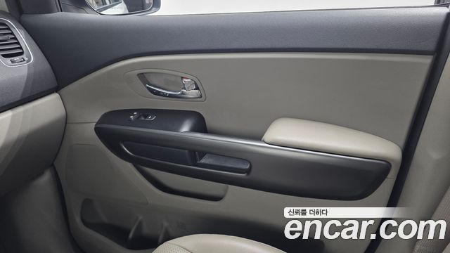 Kia Carnival 9-Seater Luxury 2019 — фото 25