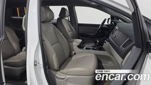 Kia Carnival 9-Seater Luxury 2019 — фото 26