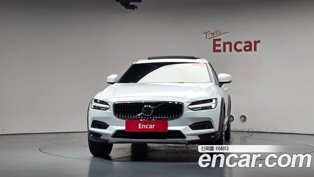 Volvo V90 Cross Country B5 Pro AWD 2021 — фото 3