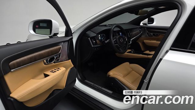 Volvo V90 Cross Country B5 Pro AWD 2021 — фото 10
