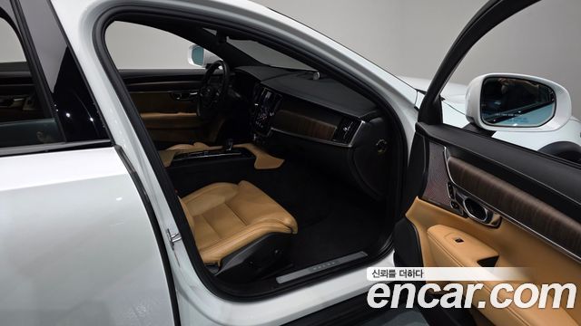 Volvo V90 Cross Country B5 Pro AWD 2021 — фото 11