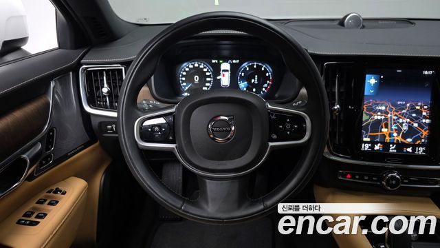 Volvo V90 Cross Country B5 Pro AWD 2021 — фото 13