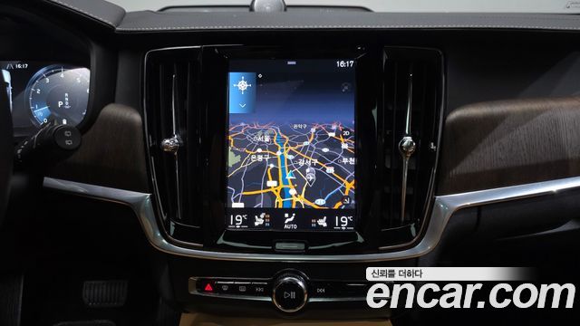 Volvo V90 Cross Country B5 Pro AWD 2021 — фото 14