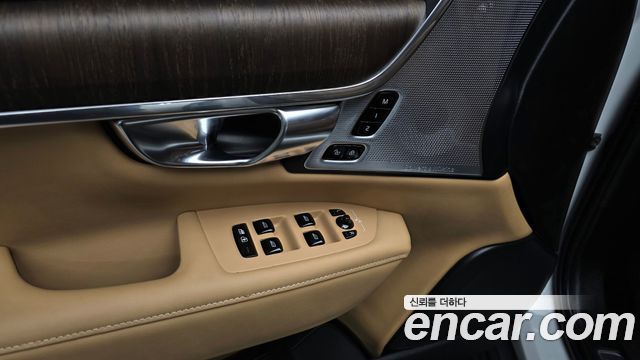 Volvo V90 Cross Country B5 Pro AWD 2021 — фото 18