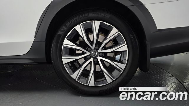 Volvo V90 Cross Country B5 Pro AWD 2021 — фото 21