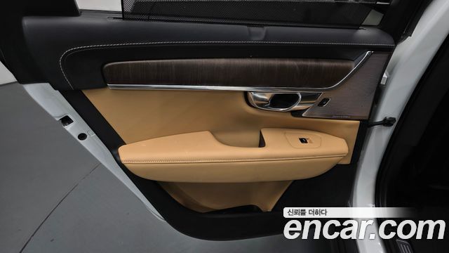 Volvo V90 Cross Country B5 Pro AWD 2021 — фото 25