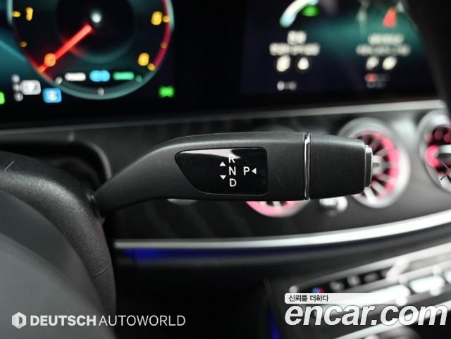 Mercedes-Benz E-Class (W213) E220d 4MATIC AMG Line 2022 — фото 9