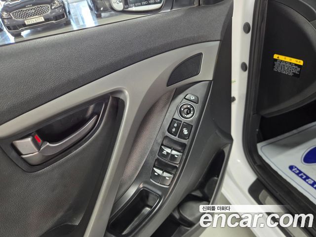 Hyundai Avante 1.6 GDi Modern Standard 2014 — фото 15