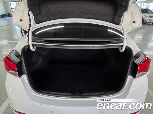 Hyundai Avante 1.6 GDi Modern Standard 2014 — фото 19