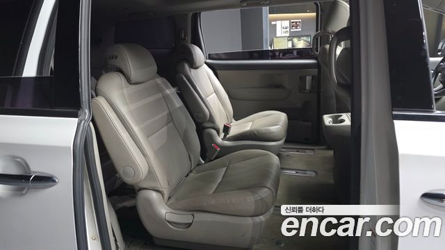 Kia Carnival 9-seater Luxury 2017 — фото 12
