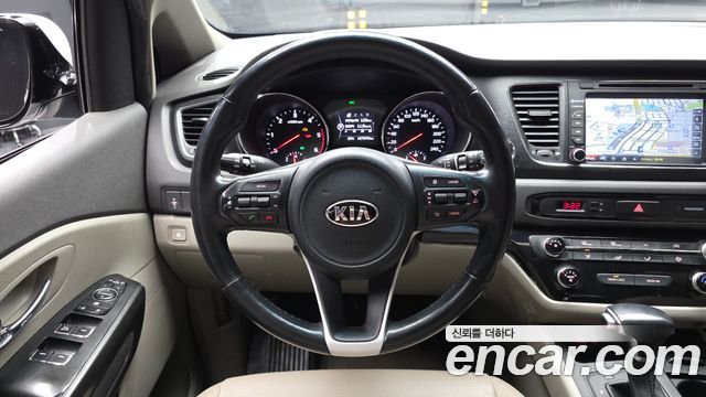 Kia Carnival 9-seater Luxury 2017 — фото 13