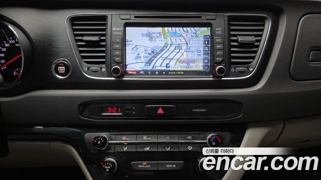 Kia Carnival 9-seater Luxury 2017 — фото 14