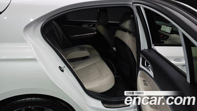 Genesis G70 Shooting Brake Gasoline 2.0T 2WD 2023 — фото 15