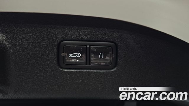 Genesis G70 Shooting Brake Gasoline 2.0T 2WD 2023 — фото 40