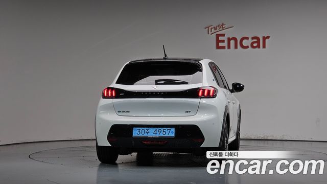 Peugeot e-208 (II) GT 2023 — фото 4