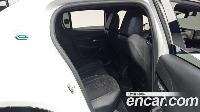 Peugeot e-208 (II) GT 2023 — фото 12