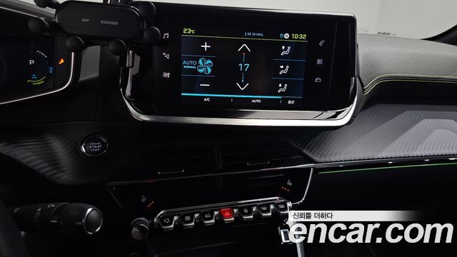 Peugeot e-208 (II) GT 2023 — фото 14