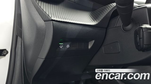 Peugeot e-208 (II) GT 2023 — фото 17