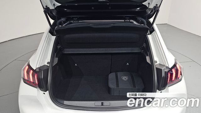Peugeot e-208 (II) GT 2023 — фото 20