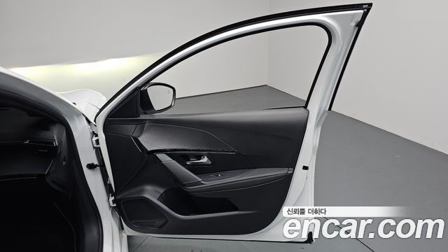 Peugeot e-208 (II) GT 2023 — фото 24
